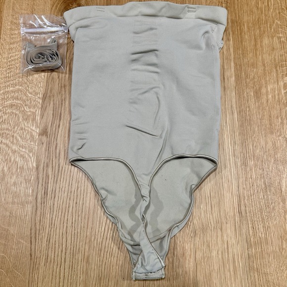 Women's Skims Seamless Sculpt Strapless Thong Bodysuit Size XL - Picture 3 of 4